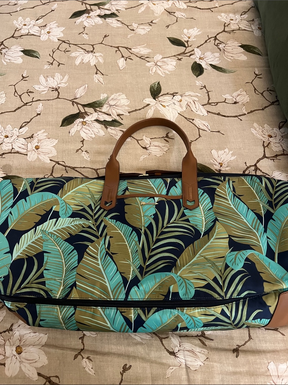 Stella & Dot Navy, Teal & Olive Leaf Print Travel Bag